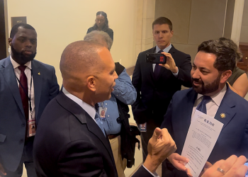 Screaming match erupts between Hakeem Jeffries, Mike Lawler as government shutdown chaos continues