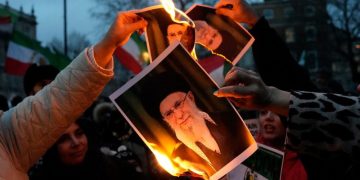 Trump threatens Iran with crushing response as Tehran denies halting protest executions