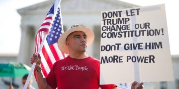 Trump, Bondi watch historic SCOTUS arguments as justices duel over birthright citizenship